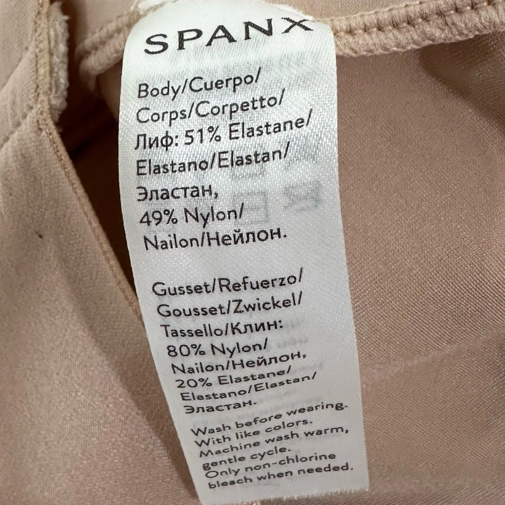 Spanx Women’s Strapless Cupped Mid-Thigh Bodysuit Size Medium - Picture 5 of 9